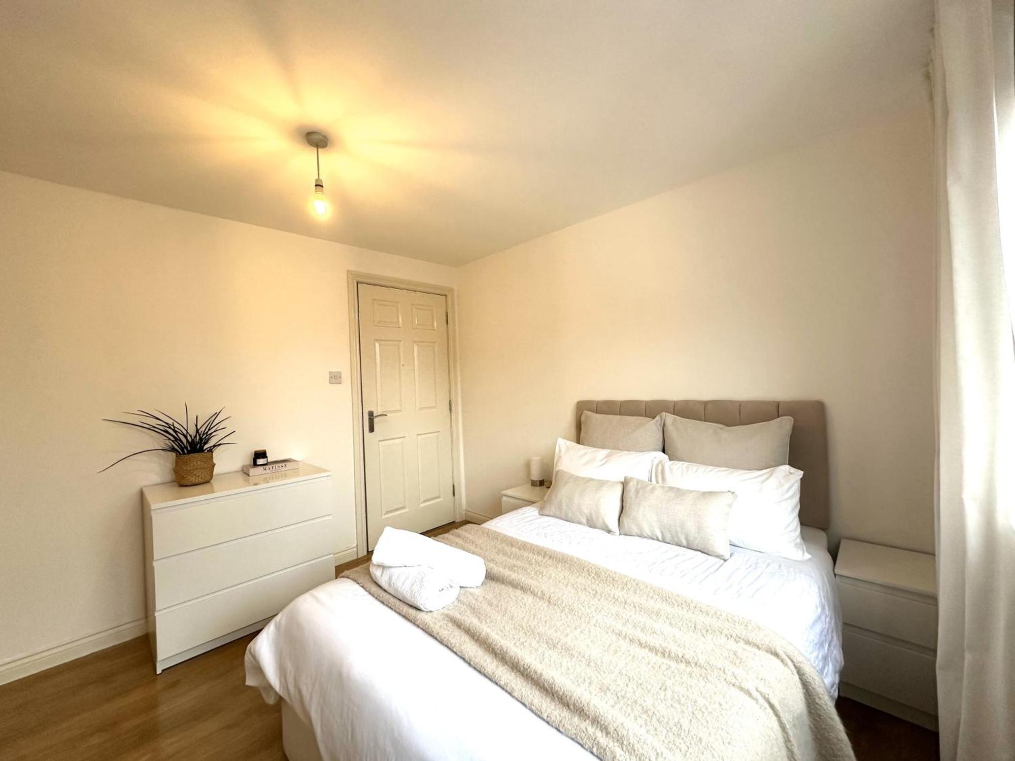 Private Room With En-Suite And Parking In Shared Flat Glasgow Exteriör bild