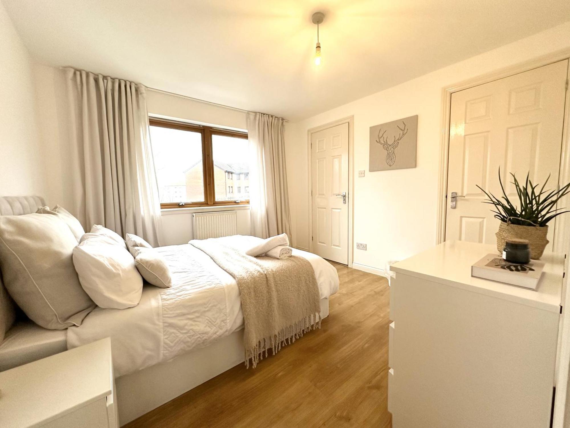 Private Room With En-Suite And Parking In Shared Flat Glasgow Exteriör bild